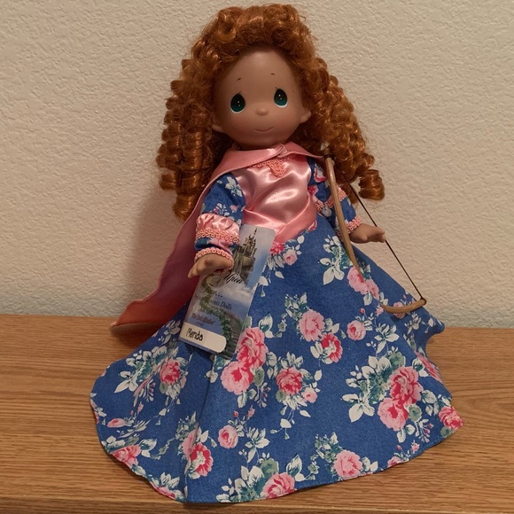 Merida Precious Moments Doll Limited Release Once Upon A Time 2018 Dress and Bow - Picture 9 of 10